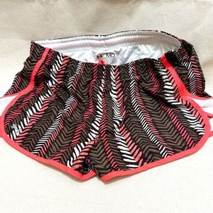 Ladies Under Armour Shorts Med